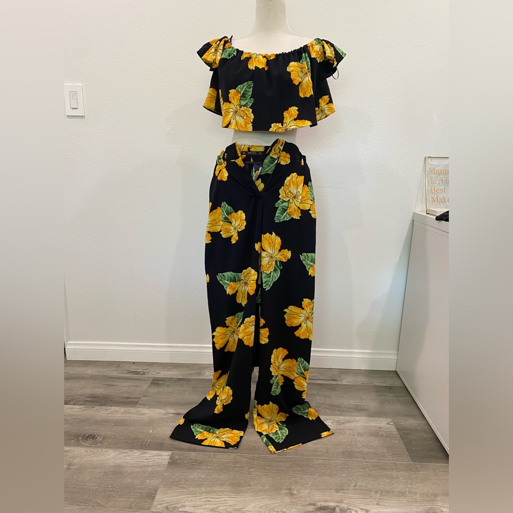 Zara Black and Yellow Pant and Crop Top Set w/ Floral Design size XS